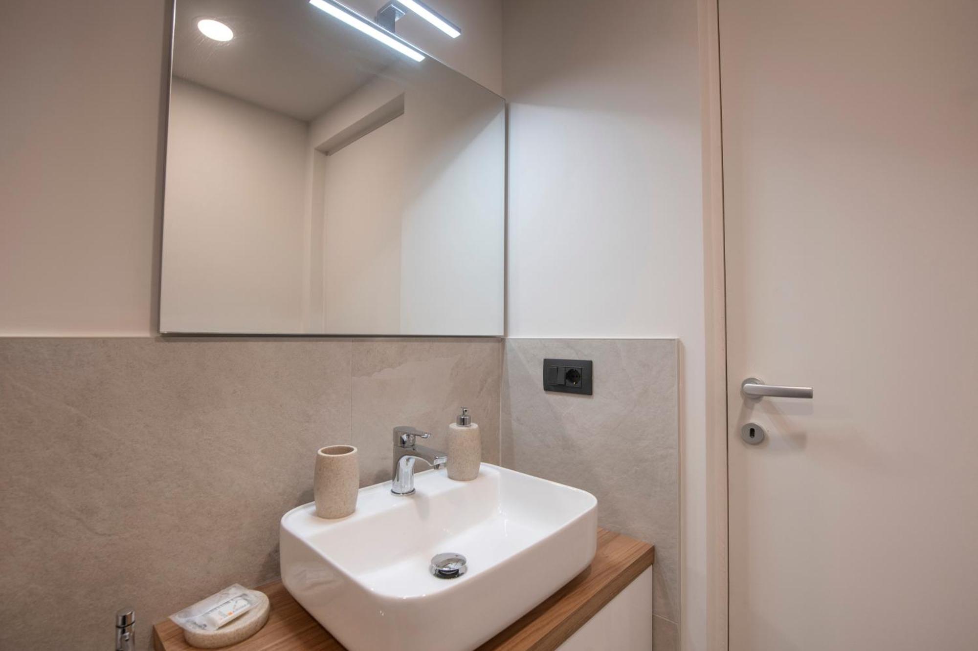 258 - The Loft In Largo Zecca - Luxury Nel Cuore Di Genova المظهر الخارجي الصورة