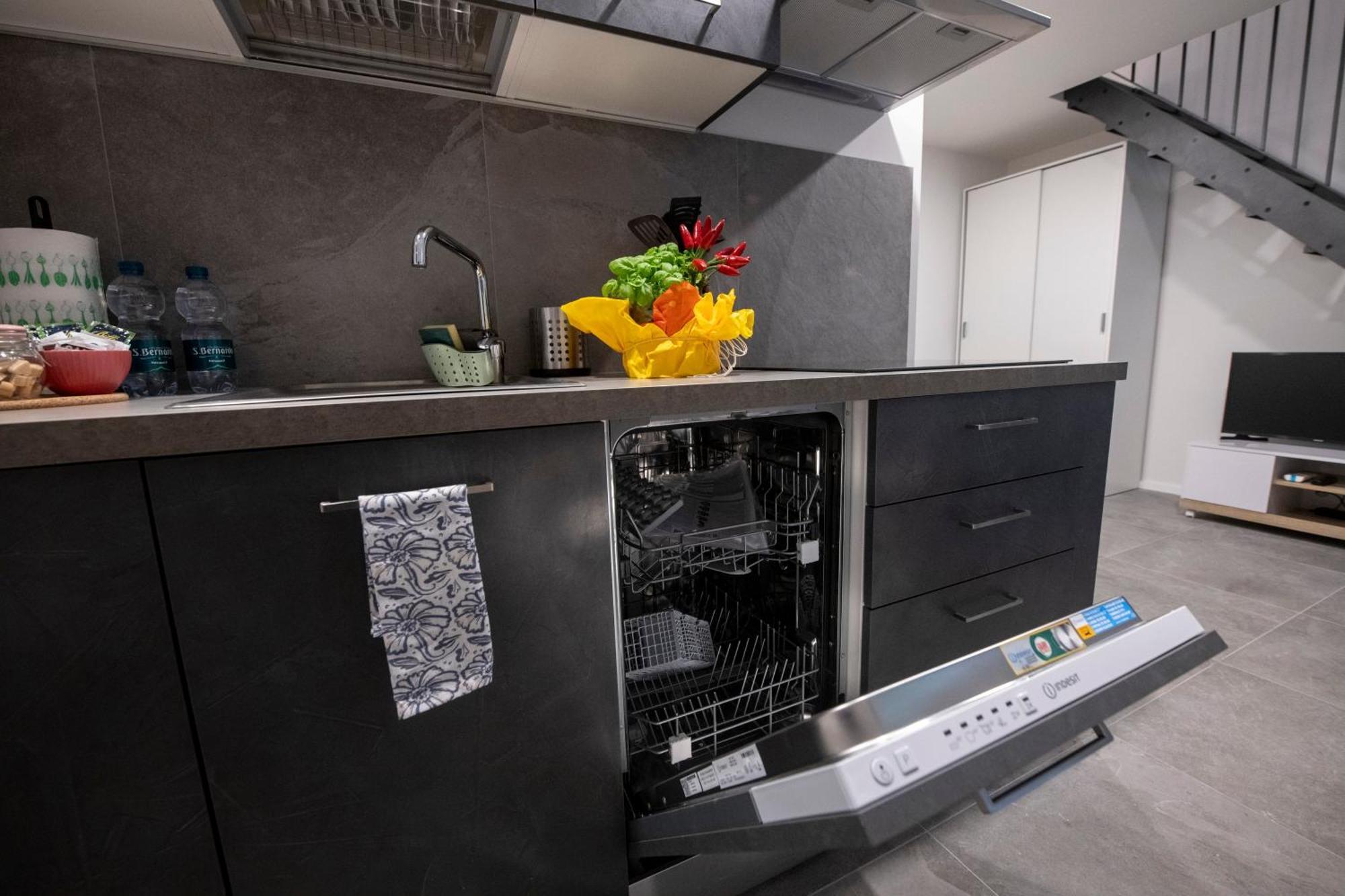 258 - The Loft In Largo Zecca - Luxury Nel Cuore Di Genova المظهر الخارجي الصورة